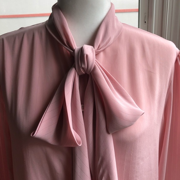 Pink chiffon blouse with attached tie - Picture 5 of 7